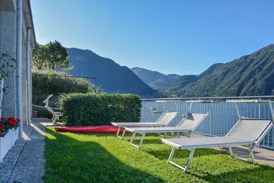 Image de Bellagio Villas - Nabucco avec jardin directement sur le lac