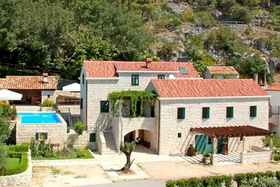 Image de Kameni Dvori, (11350), Lovorno, Croatia