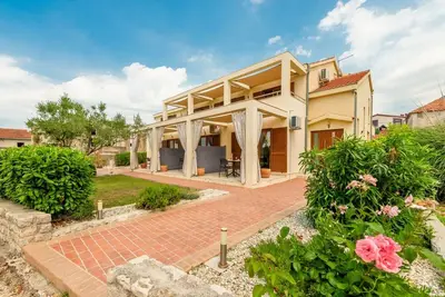 Image de Appartements Božo, (14098), Nin, Croatia