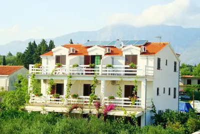 Image de Appartements Vice, (11656), Sućuraj, Croatia