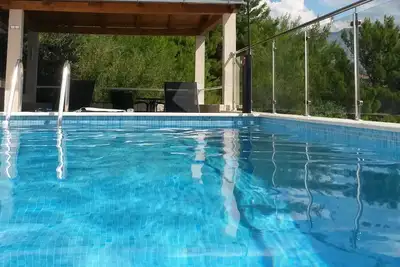 Image de Une oasis privée pour jusqu'à 6 adultes-piscine, vue mer & 2 plages à proximité