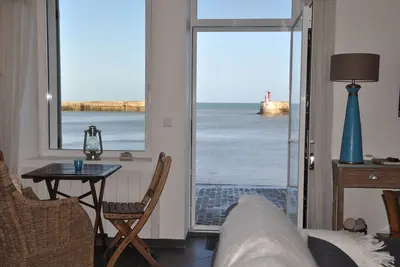 Image de Front de mer, vue d'exception, charme, cheminée et confort haut de gamme, 100m2
