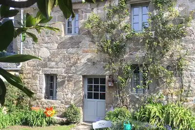 Image de Chaleureuse maison historique de 1687, Accès au port et petite plage à pieds