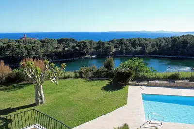 Image de Villa pour 13 personnes, piscine 6x12, vue mer panoramique, à 200 m de la plage