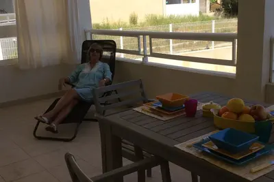 Image de La Grande Terrasse couverte, climatisé, parking, plage a pied.