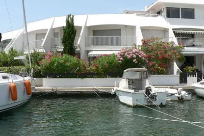Image de Marina A Port Camargue Les Pieds Dans L'Eau Avec Jardin, 200m De La Plage