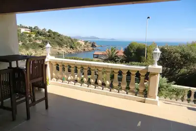 Image de Villa avec vue feerique sur mer face a la plage St Aygulf