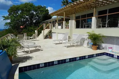 Image de 25% de rabais du 8 janvier au 18 décembre 2019 - Bord de l'eau côté falaise avec vue sur le coucher du soleil!