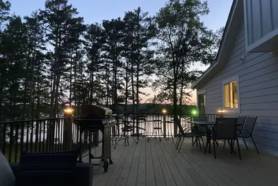 Image de Notre endroit heureux! Incroyable maison de vacances sur le lac Hartwell