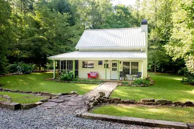 Image de Ferme moderne de charme Creekside