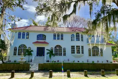 Image de ** Tampa Riverfront Mansion ** Piscine / bain à remous / kayaks / table de billard