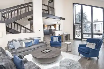 Image de Maison spectaculaire avec de belles vues et bain à remous, à quelques minutes de Beaver Creek et Vail