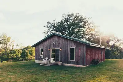 Image de Chalet rustique dans une vallée pittoresque de la rivière près des sentiers de randonnée et de vélo de montagne