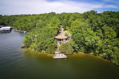 Image de Octogone en verre / Villa au bord de l'eau / Lac d'Ozark