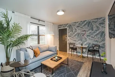 Image de Abode | Marathon Village | Cozy, Urban, Local!