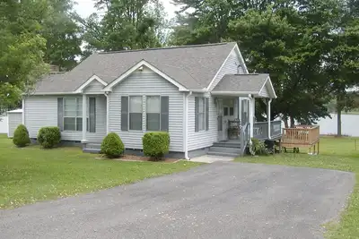 Image de Animaux acceptés! Cottage au bord du lac avec un kayak pour 2 personnes disponible