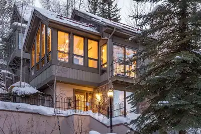 Image de Maison de 3 chambres sur la route forestière à Vail; Marchez vers les remontées mécaniques et Vail!