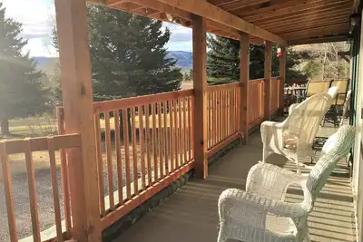 Image de Ez Breezy, Chalet Pays, \"Un Lieu Heureux\"
