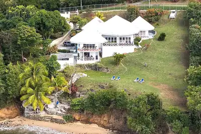 Image de 3 chambres, 3 salles de bains Villa sur la plage