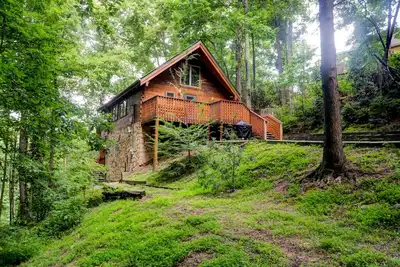 Image de Confortable et serein - Gatlinburg Cabin - Great Location!