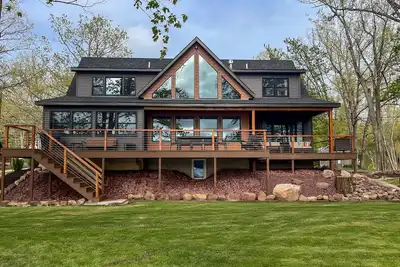 Image de Charmant chalet au bord du lac