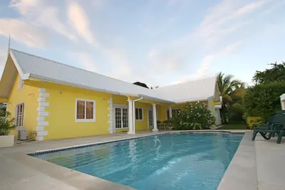 Image de Villa Kiskadee. Grande villa de luxe à Tobago avec piscine