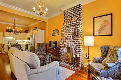 Belle maison de style cottage sur la rue Harris dans le centre-ville de Savannah