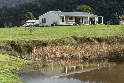 Image de Nouveau 4Bed Home sur la rivière Jamieson