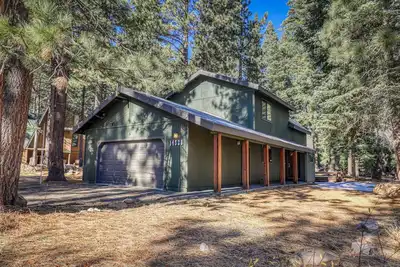 Image de Peaceful Pines - Spotless, anti-friendly, bain à remous, WiFi