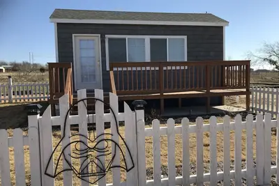 Image de \"Une galaxie loin, loin, loin\" Tiny Home at Doc's Drive in Theatre