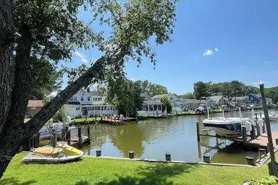 Image de Maison spacieuse, avec quai, 9 couchages, accès au club de plage et à la piscine