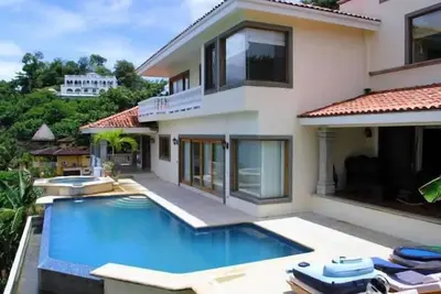Image de Belle villa pour 4-16 personnes, avec accès à la plage et une vue magnifique sur l'océan!