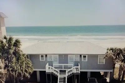 Image de Cottage Beachcomber B Oceanfront avec vue imprenable et sur la plage!