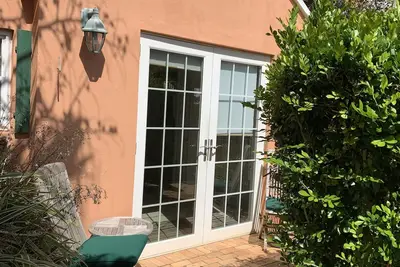 Image de Cozy Studio Apt Devonshire, près des jardins botaniques et près de la ville