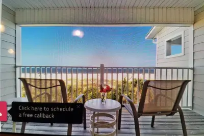 Image de Snowbirds. . . Profitez de la plage depuis votre balcon! ! Ascenseur dans l'unité! Emplacement +. . .