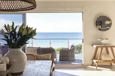 Image de Binny Beach House Front de mer à la baie de Binalong sur la baie des incendies