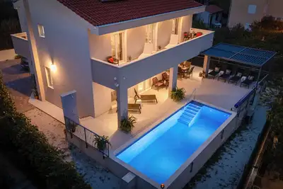Image de ✯✯✯✯ Villa Leonore, piscine chaufee, proche de la plage de sable et de la mer