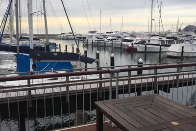 Image de Vue sur la marina Fremantle Townhouse