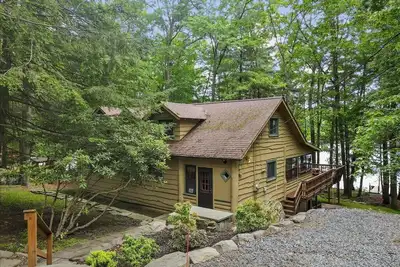 Image de Hawley Lakefront à Sunny Point - 4 couchages chambre 8-10