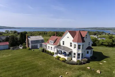 Image de Élégant; vues sur l'eau sans fin. 2 plages privées.