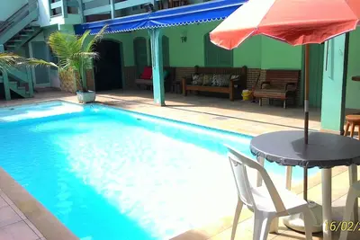 Image de Casa Verde pour 21 personnes 7 suites piscine 150 de Praia dos Anjos
