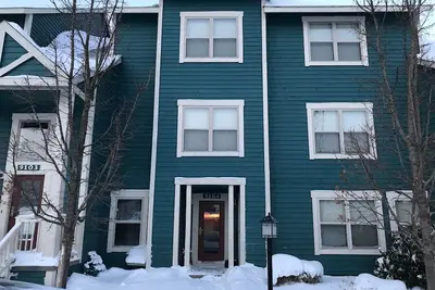 Image de 7 Springs Luxury Condo - Ski in, bain à remous, 3 chambres, 3 salles de bain, moderne