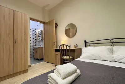 Image de Nouvelle maison moderne privée au centre