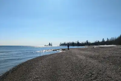 Image de Twelve Mile Rock-Cottage sur le Grand Lac * Lac Supérieur au bord de la mer * Wifi-