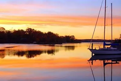 Image de Notre maison sur l'anse: bord de l'eau, paisible, boisé, confortable, familial
