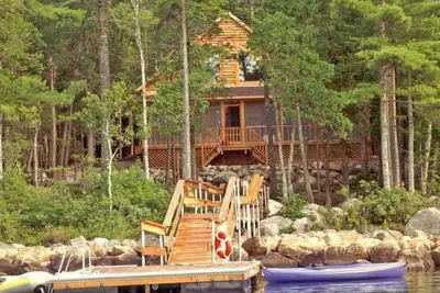 Image de Cabane en rondins au bord du lac Tunk dans DownEast Main