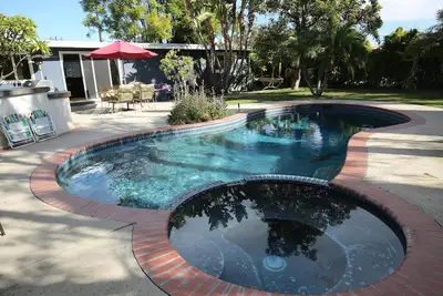 Image de Maison de divertissement avec piscine, à 15 min de Disneyland, plages