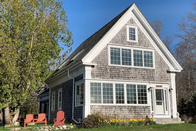 Image de Spacieux récemment rénové Home-Newbury Neck Rd