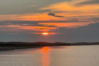 Image de Essayez Madaket cet été! Marchez jusqu'à la plage familiale. Superbe plan d'étage ouvert