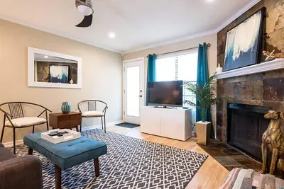 Image de 2br / 2ba w / piscine près du centre-ville, à pied de tout sur le Congrès du Sud